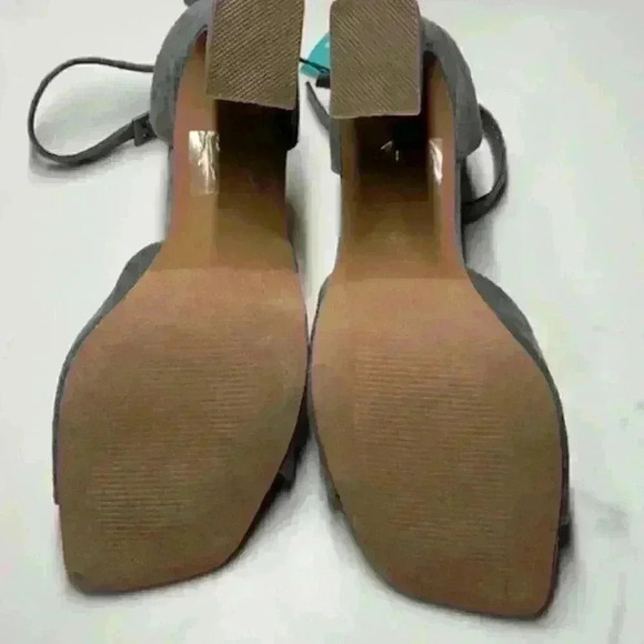 NWT Maurices Gray Suede Tiffany Sculpted Block Heels Size 8.5 - Picture 13 of 14